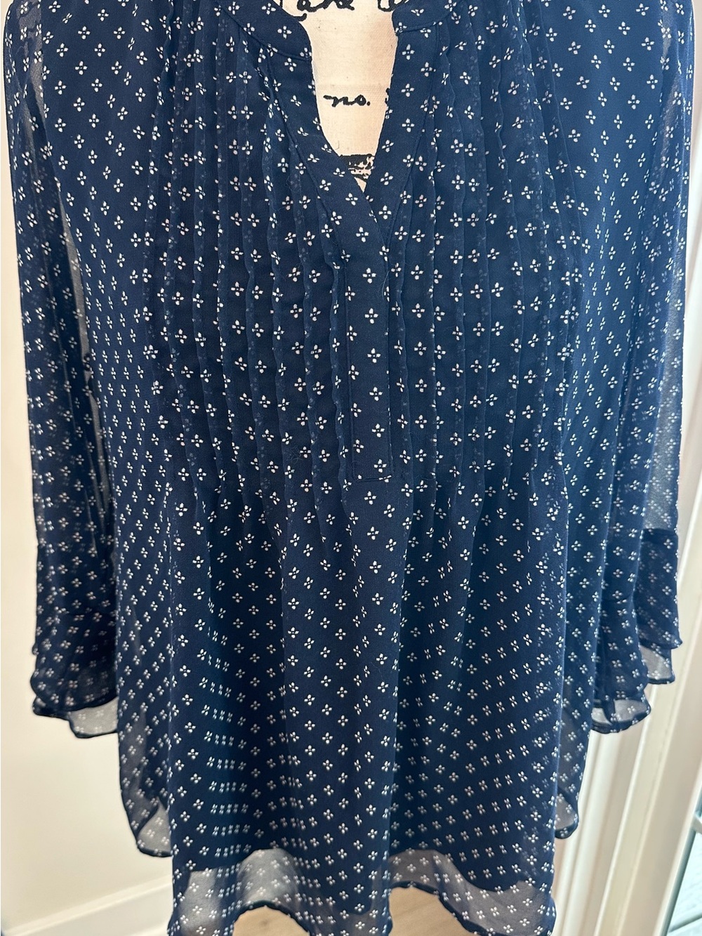 Womens Navy Blue pleated and lined front bell sleeves, Size Petite Large.